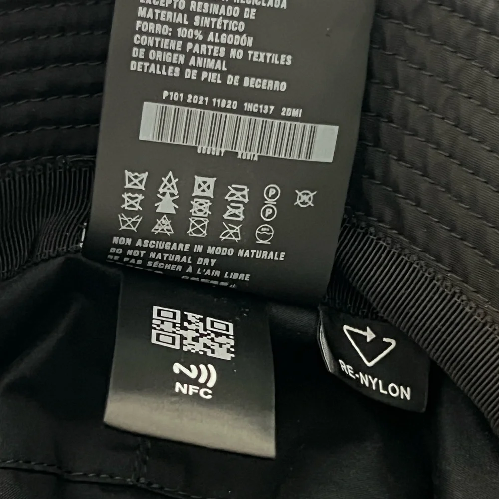 PRADA Bucket Hat Re-Nylon Black - Size Medium - 💯 AUTHENTIC - Picture 4 of 5